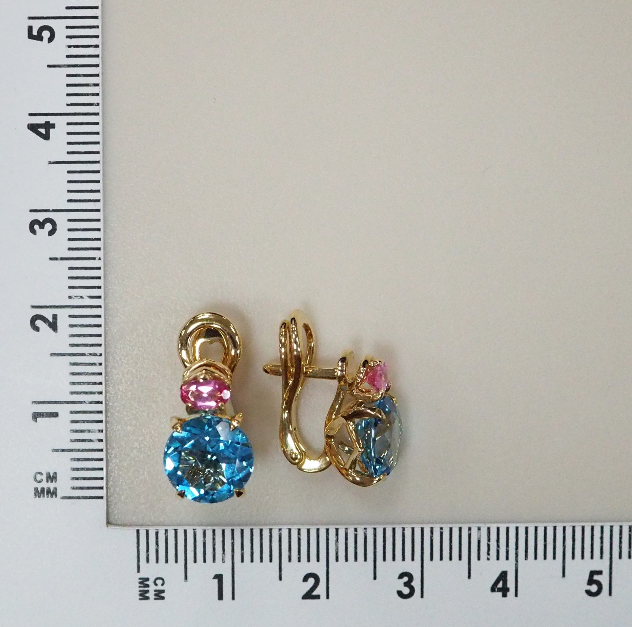 Серьги из желтого золота с топазами и розовой шпинелью